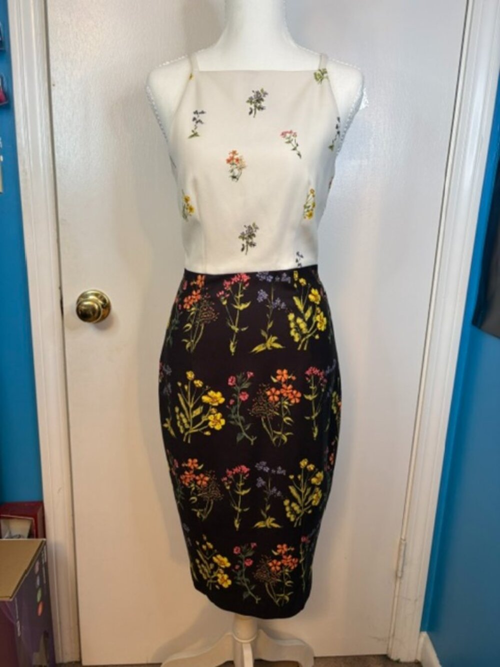 H&M Cream and Black Flower Pencil skirt